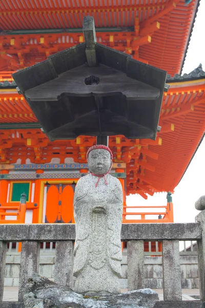 Estátua do Sacerdote de Pedra no Templo Kiyomizu-dera em Kyoto, Japão — Fotografia de Stock