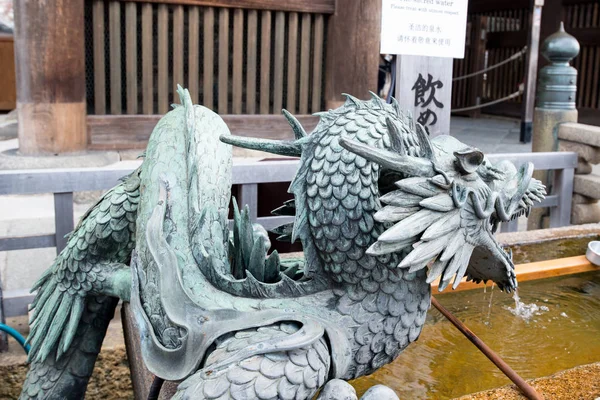 Dragon Fountain vid ingången till templet Kiyomizu-dera — Stockfoto