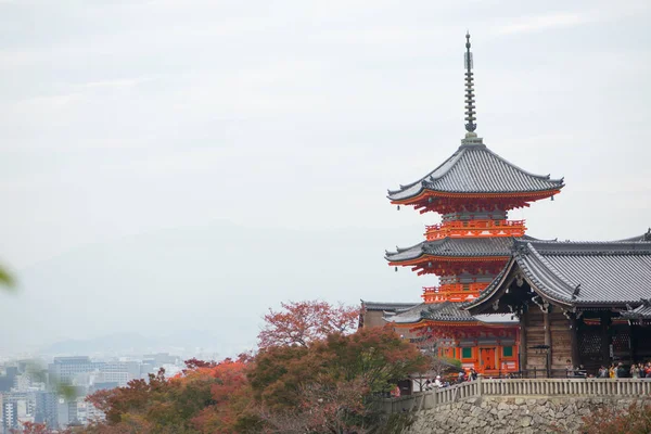 Japonya, Kyoto 'daki Kiyomizu-dera Tapınağı' ndaki güzel Pagoda. — Stok fotoğraf