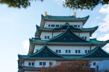 Japonya 'nın Nagoya şehrinde sonbahar mevsiminde Nagoya Kalesi