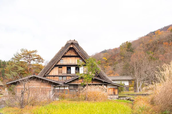 Casa tradicional gassho-zukuri em Shirakawa-go, Japão — Fotografia de Stock