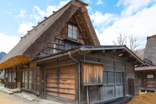 Traditioneel gassho-zukuri huis in Shirakawa-go, Japan — Stockfoto