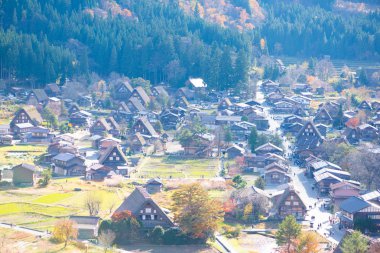 Shirakawa-go sonbahar sezonunda Geleneksel gassho-zukuri ev Görünümü