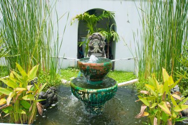 Wat phra keaw bahçesinde Litle çeşme büyük saray bangk