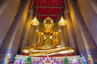 Bangkok, Tayland-29 Mayıs 2018: Wat Kal'da Altın Büyük Buda heykeli