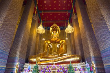 Bangkok, Tayland-29 Mayıs 2018: Wat Kal'da Altın Büyük Buda heykeli