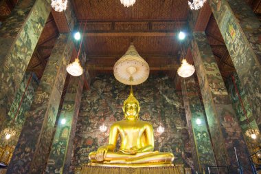 Bangkok, Tayland-29 Mayıs 2018: Wat Suthat Thepw'de Buda heykeli
