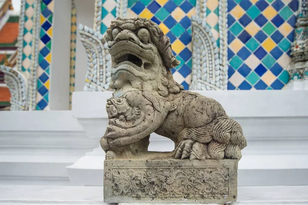 Estátua de leão no templo da Tailândia — Fotografia de Stock