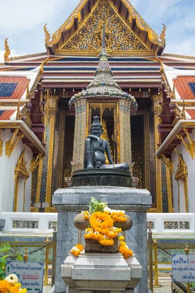 Bangkok,Thailand - May 29,2018: The Jivaka Kumar Bhaccha statue — Stock Photo, Image