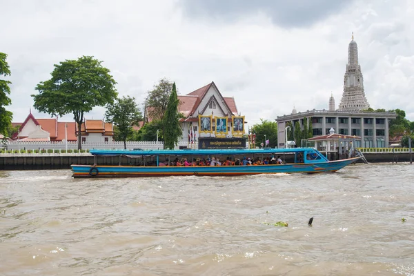 Bangkok, Tajlandia-29 maja 2018: łódka w rzece Chao Phraya w Bangk — Zdjęcie stockowe