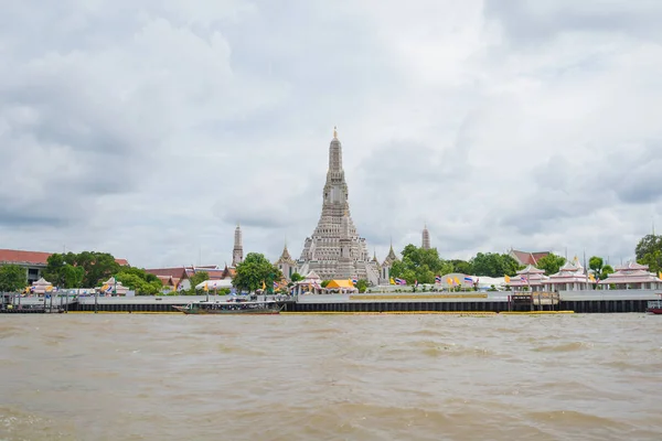 バンコク、タイ-2018年5月29日:バンクのワット・アルン寺院の塔 — ストック写真