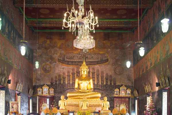 BANGKOK, TAILANDIA-MAYO 29,2018: Escultura buda dorada dentro de Wa —  Fotos de Stock