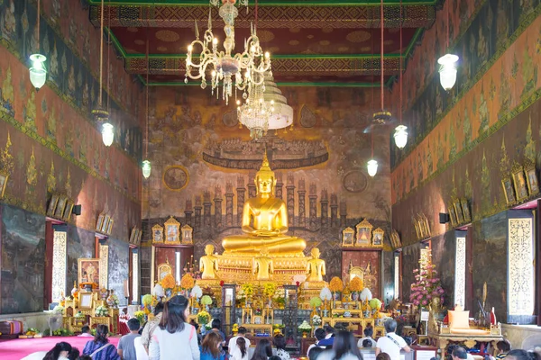 BANGKOK, TAILANDIA-MAYO 29,2018: Escultura buda dorada dentro de Wa —  Fotos de Stock