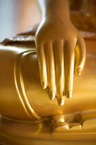Stängt upp hand av buddha — Stockfoto