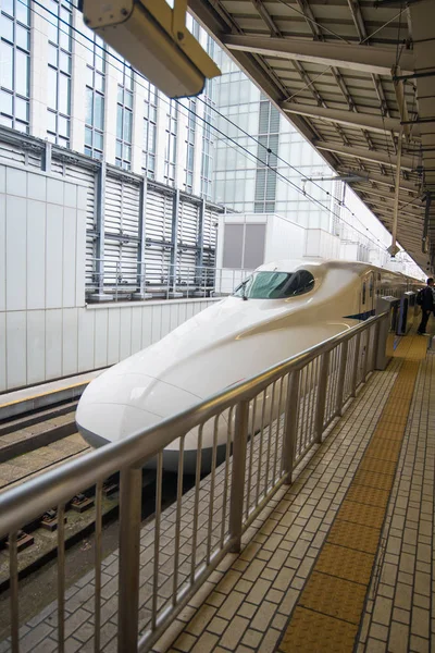 Šinkansen, vlak na tokijské stanici, Japonsko — Stock fotografie