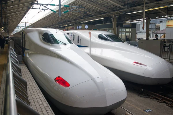 Šinkansen, vlak na tokijské stanici, Japonsko — Stock fotografie