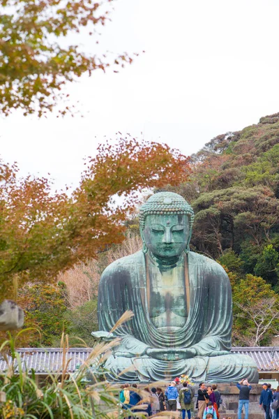 KAMAKURA, JAPÓN - 07 DE NOVIEMBRE DE 2018: La gente visita Kamakura Daibu — Foto de Stock
