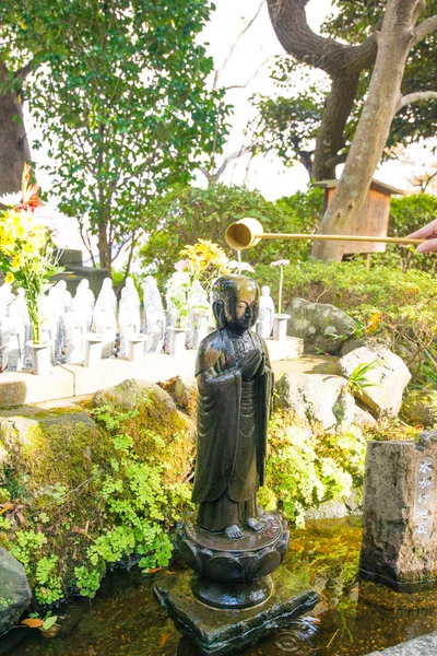 Stone Buddist statues of Hase-dera temple in Kamakura — стокове фото