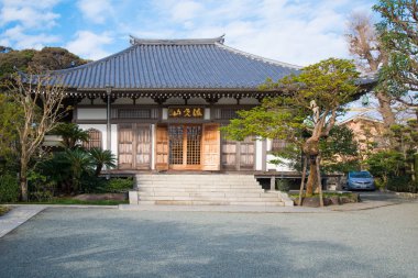 Haze-dera tapınağı ya da Kamakura, Japonya 'daki Hase-kannon tapınağı.