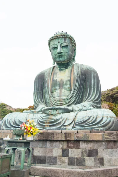 Kamakura Daibutsu is de beroemde bezienswaardigheid in de Kotoku-in tempel in Kamakura, Japan — Stockfoto