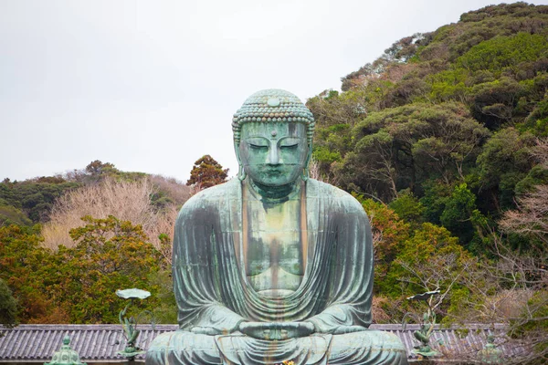 Budda gigante o Kamakura Daibutsu è il famoso punto di riferimento situato — Foto Stock