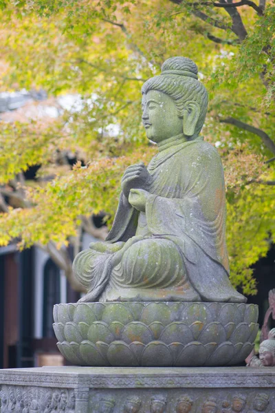 Buddhistische Steinstatuen des Hase-dera-Tempels in Kamakura, Japan. — Stockfoto