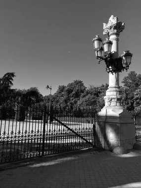 Madrid'deki El Retiro parkına giriş