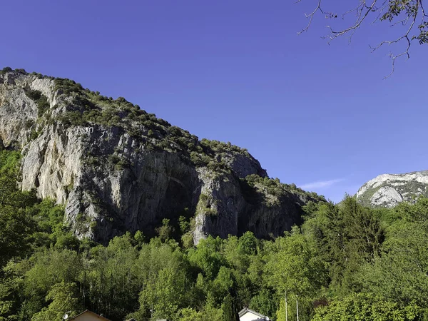 Kuzeyde dağ manzarası