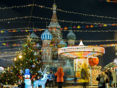 Noel atlıkarınca ışıkları iplik