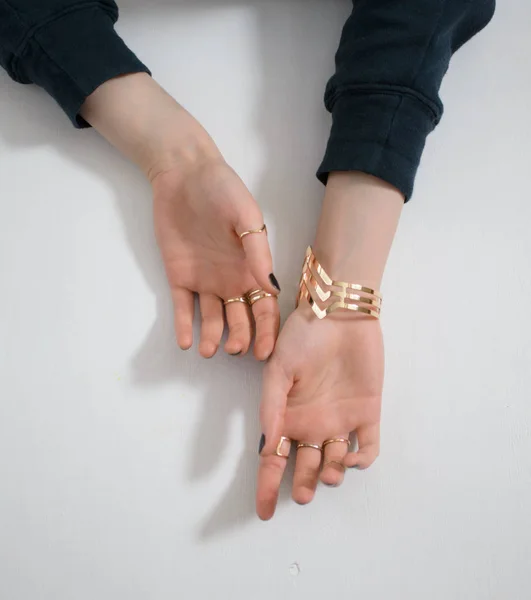 Hands Girl Rings Bracelet White Background — Stock Photo, Image