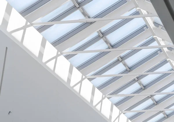 Fehér Fém Konstrukció Üveg Tető Egy Nagy Bevásárlóközpont High Tech — Stock Fotó
