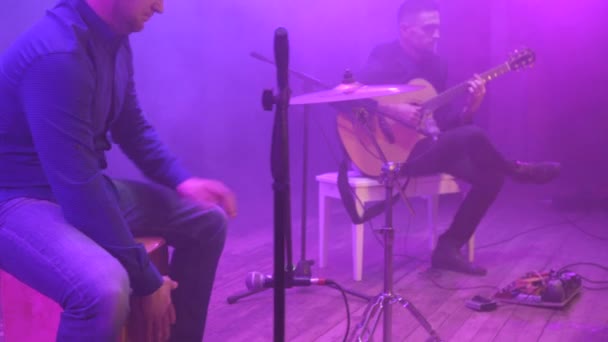 Müzik Bant Farklı Renk Işık Arka Planda Duman Sahnede Müzisyen — Stok video