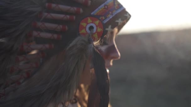 Side View Beautiful Girl Native American Indian Headdress Costume Colorful — Stock Video