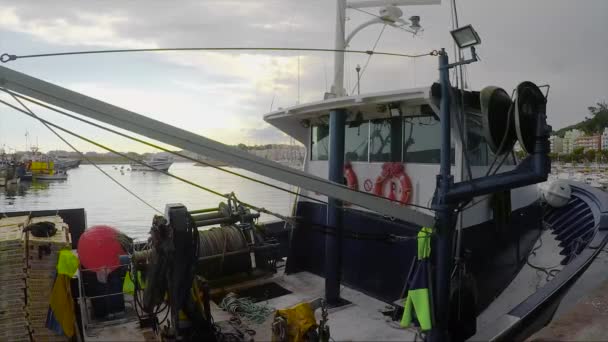 Bateau Pêche Dans Port Coucher Soleil — Video