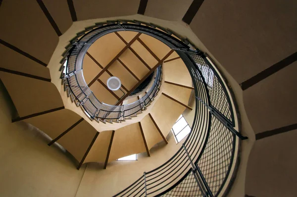 Спиральная Лестница Внутри Башни Ведет Вверх — стоковое фото