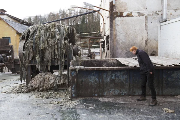 Nereye hayvan tutkal cilt biçimde kullanılamaz yapılır yer,.
