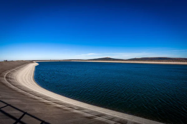 Vista Panorâmica Costa Reservatório Água Superior Dlouhe Strane Nas Montanhas — Fotografia de Stock