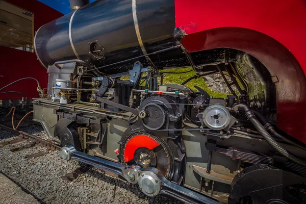 Κόκκινο Ατμού Ιστορική Ατμομηχανή Περιμένει Στο Σταθμό Του Schafbergspitze Κοντά — Φωτογραφία Αρχείου
