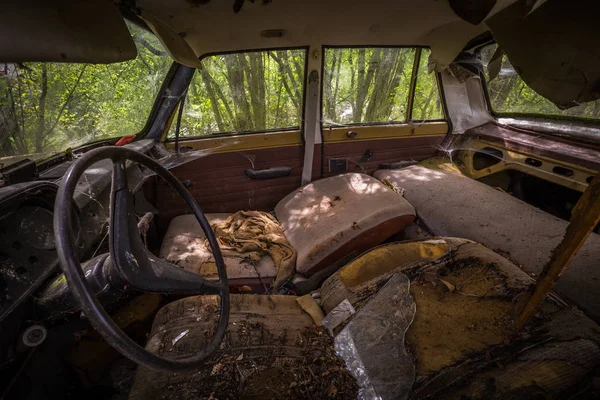 Innenraum Des Vergessenen Autos Verfällt Garten Urbex Tschechische Republik — Stockfoto