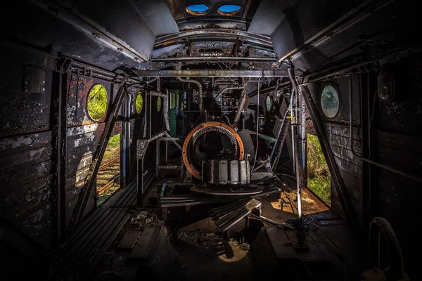 Εσωτερικό Του Αποσυναρμολογηθεί Μερικώς Κινητήρα Του Παλιού Ντίζελ Ατμομηχανή Urbex — Φωτογραφία Αρχείου