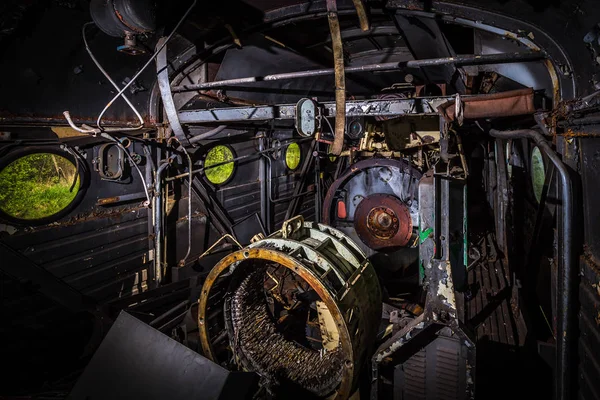 Εσωτερικό Του Αποσυναρμολογηθεί Μερικώς Κινητήρα Του Παλιού Ντίζελ Ατμομηχανή Urbex — Φωτογραφία Αρχείου