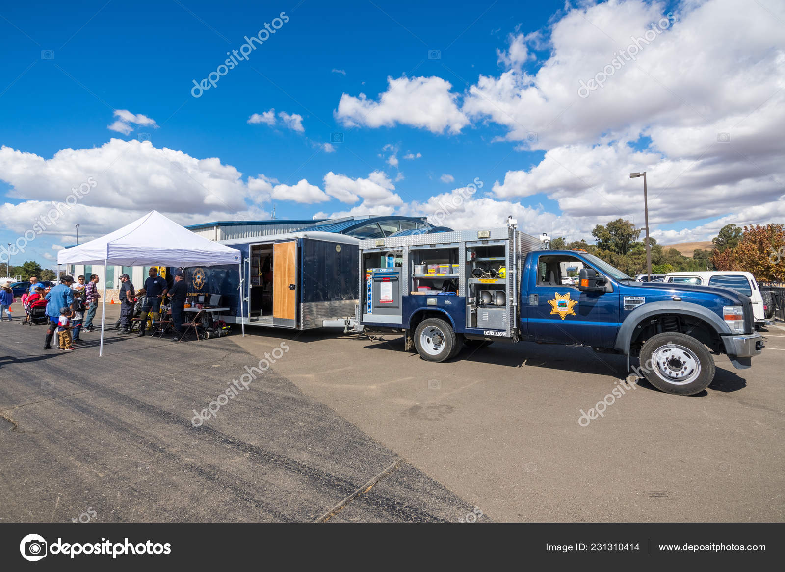 18 日リバモア カリフォルニア州 アメリカ合衆国 リバモア市営空港オープンハウスのイベントでアラメダ郡警察部表示東サンフランシスコ湾岸地区 ストックエディトリアル用写真 C Sundryphotography 18 日リバモア カリフォルニア州 アメリカ合衆国 リバモア市営空港オープンハウスのイベントでアラメダ郡警察部表示東サンフランシスコ湾岸地区 ストックエディトリアル用写真 C Sundryphotography