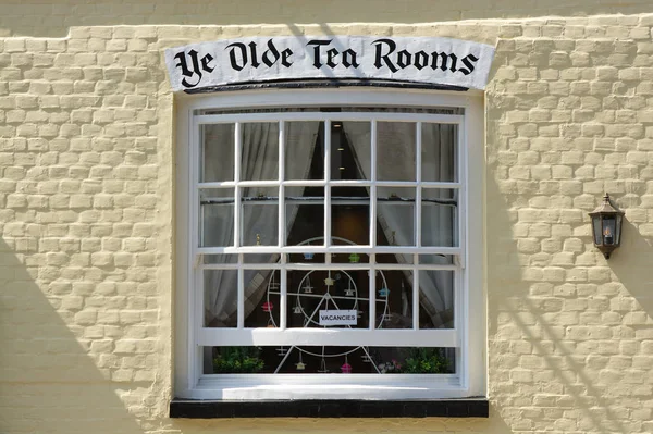 Tea Rooms skylt och fönster, England — Stockfoto