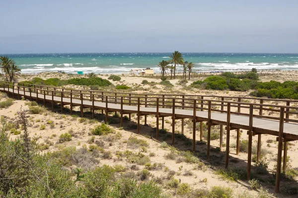 Strandpromenade in der Nähe von alicante, costa blanca, Spanien — Stockfoto
