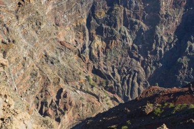 Roque de los Muchachos volkan krateri, La Palma, Kanarya Adaları. Kalderanın içine bak..