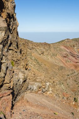 Roque de los Muchachos volkan krateri, La Palma, Kanarya Adaları. Kalderanın içine bak..