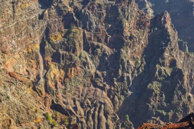 Roque de los Muchachos volkan krateri, La Palma, Kanarya Adaları. Kalderanın içine bak..