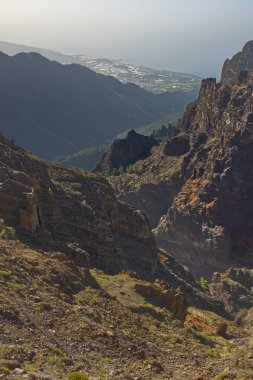 Roque de los Muchachos volkan krateri, La Palma, Kanarya Adaları. Kalderanın içine bak..