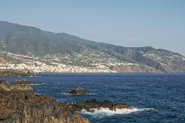 Costa Atlántica Con Santa Cruz Fondo Palma Islas Canarias —  Fotos de Stock