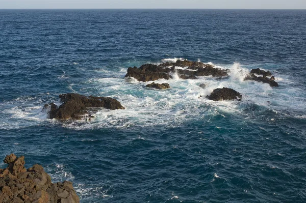 Rocce Vulcaniche Nelle Onde Dell Oceano Atlantico Largo Palma Isole — Foto Stock